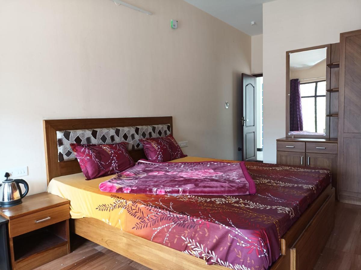 Karpagam Homestay Ooty Bagian luar foto